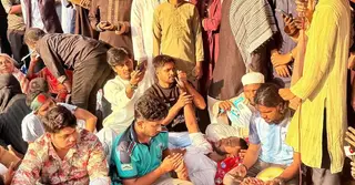 শহিদ পরিবারের অনুরোধে ৭২ ঘণ্টা পর অনশন ভাঙলেন শিক্ষার্থীরা